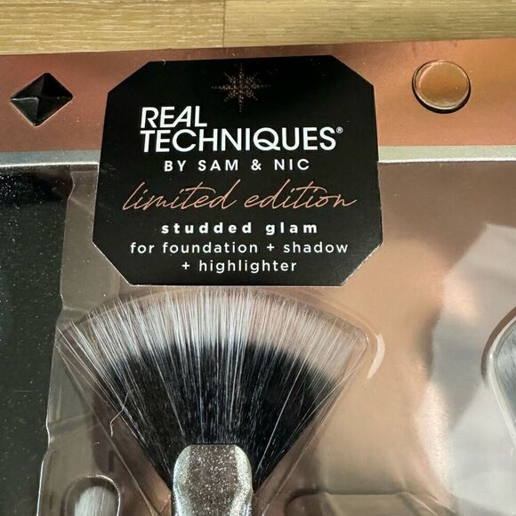 Real Techniques Limited Edition Studded Glam Makeup Brush Set 5 Piece New In Box - Picture 2 of 7